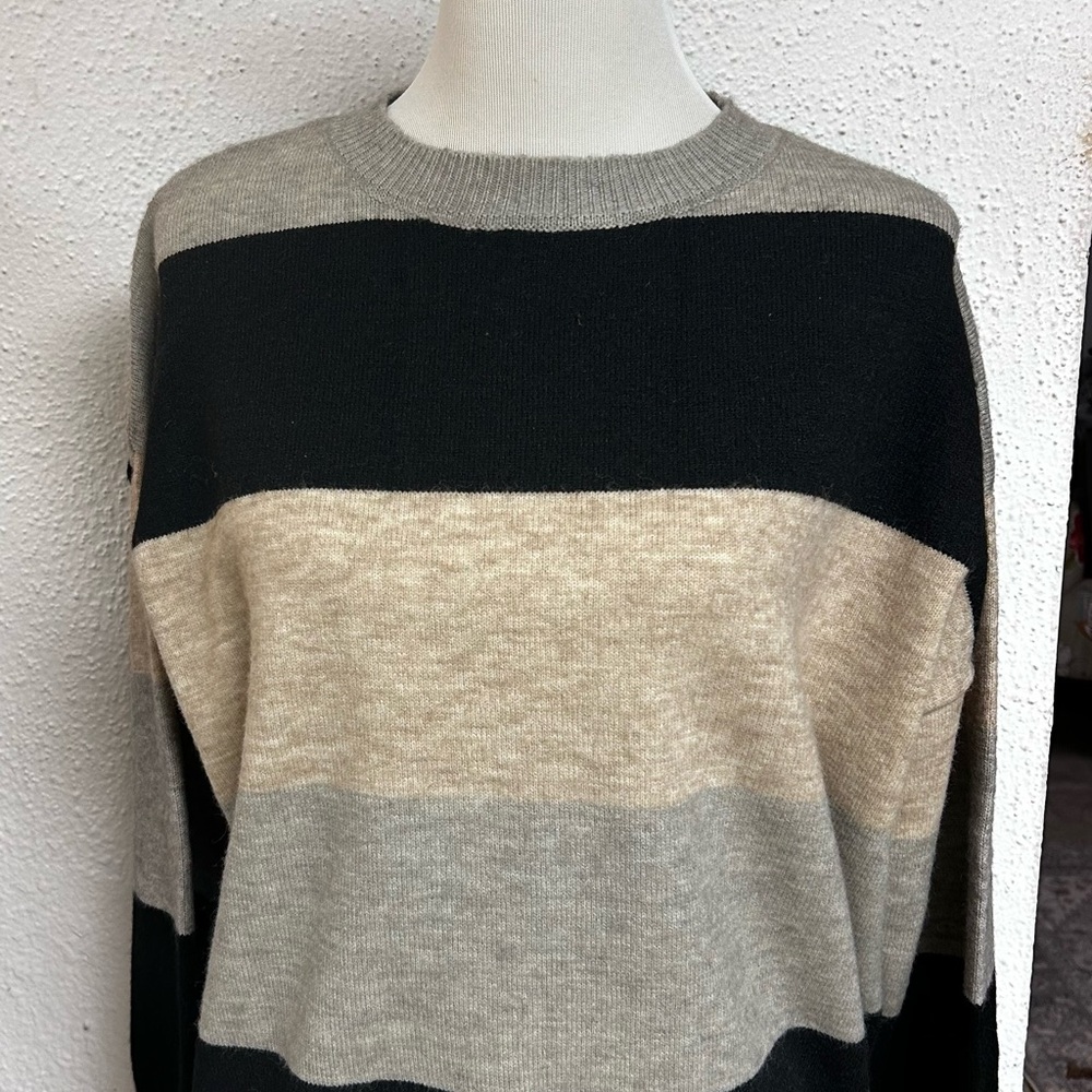 VOY Black,Grey and Beige Color Block Stripe Crewneck Sweater Women’s size Medium - Picture 2 of 8